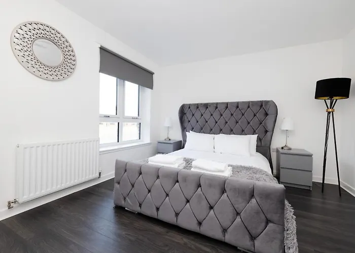 Joivy Stylish House With Garden & Parking