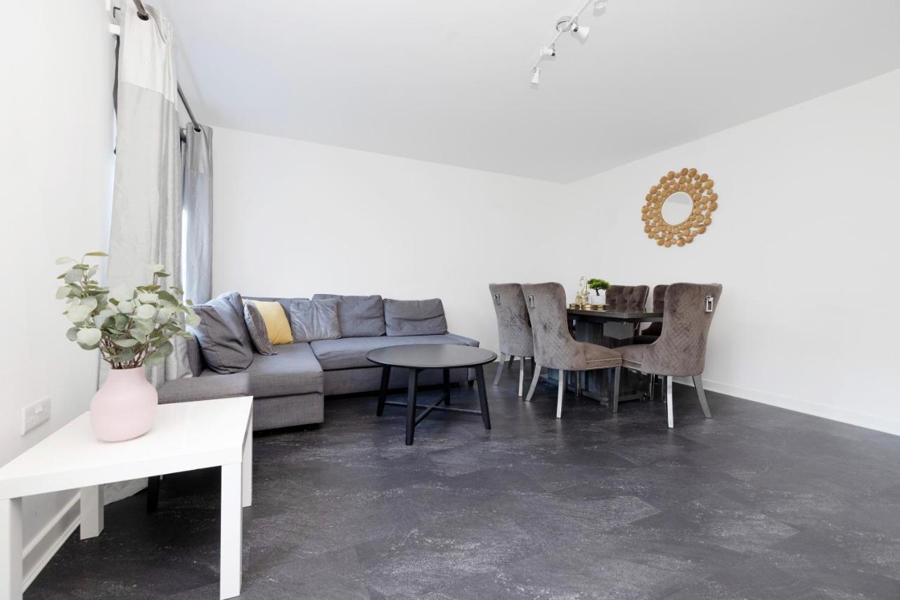 Ferienhaus Joivy Stylish House With Garden & Parking Glasgow