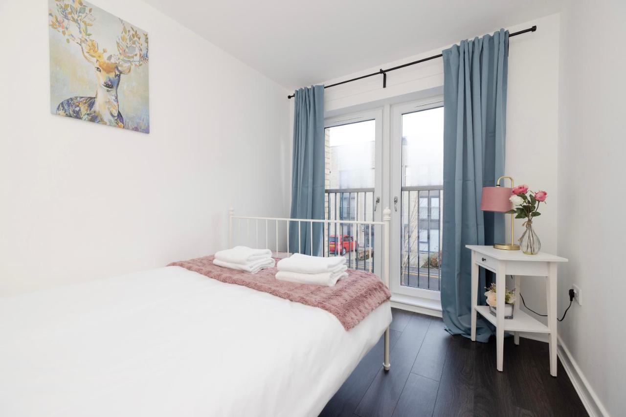 Ferienhaus Joivy Stylish House With Garden & Parking Glasgow